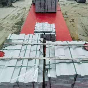 娄底 芝麻白仿形加直形路沿石出货日常