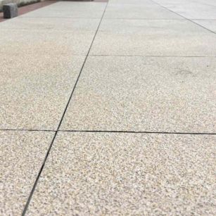 娄底 黄金麻花岗岩石板材荔枝面地面铺装效果