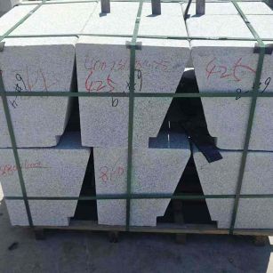 娄底 芝麻白异形坐凳，石凳