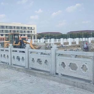 娄底 白麻花岗岩荔枝面河道栏杆