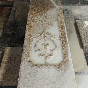 娄底 黄金麻花岗岩异形加工雕刻栏杆大柱