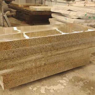 娄底 黄金麻栏杆料半成品加工中