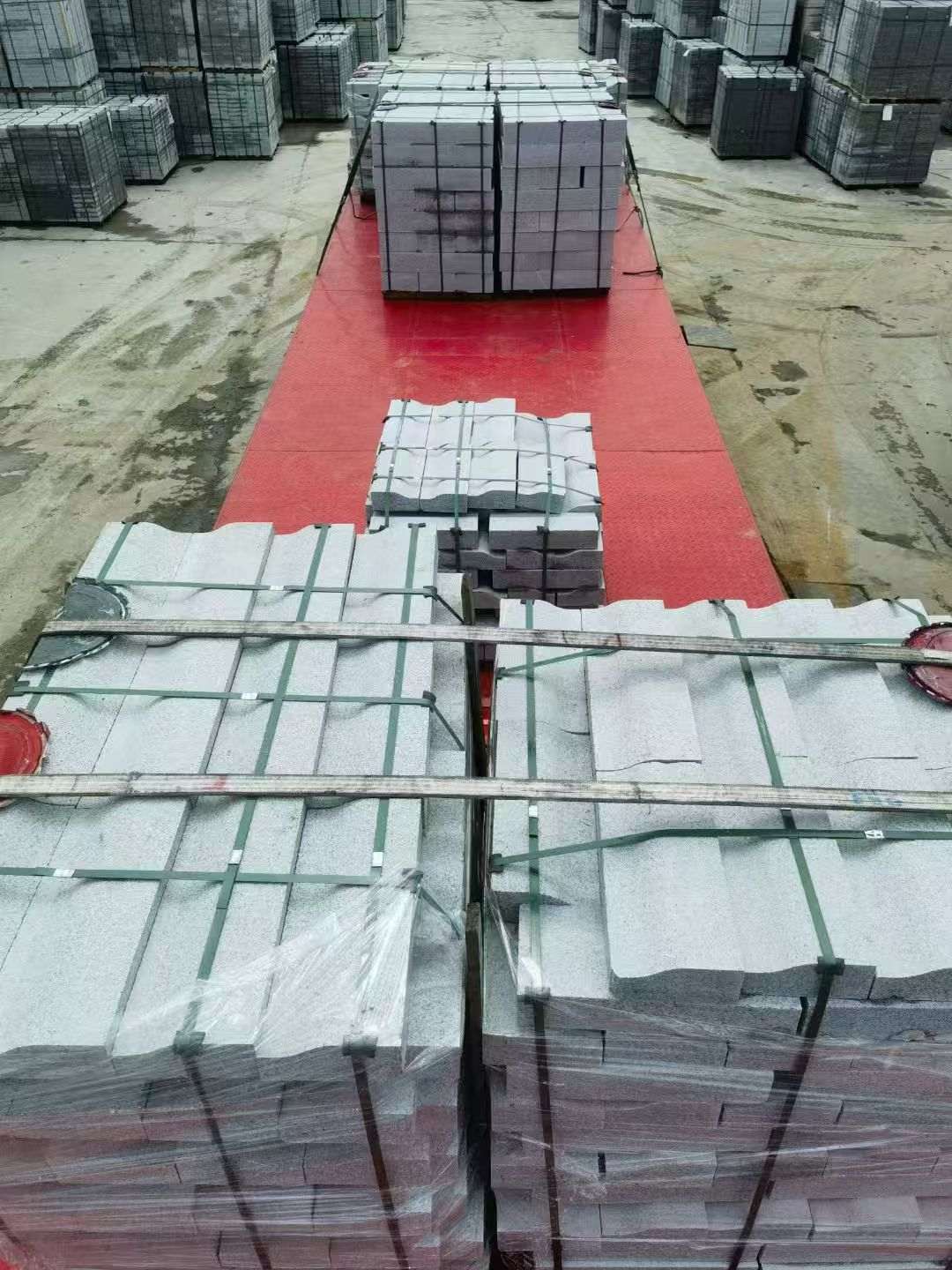 娄底 芝麻白仿形加直形路沿石出货日常