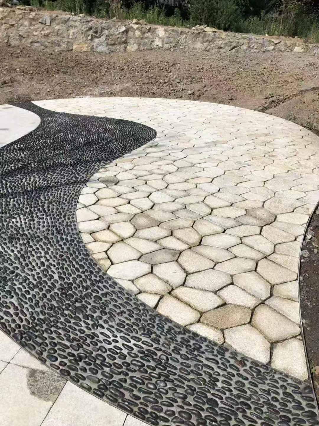 娄底 黄金麻冰裂纹地铺石工地铺装案例