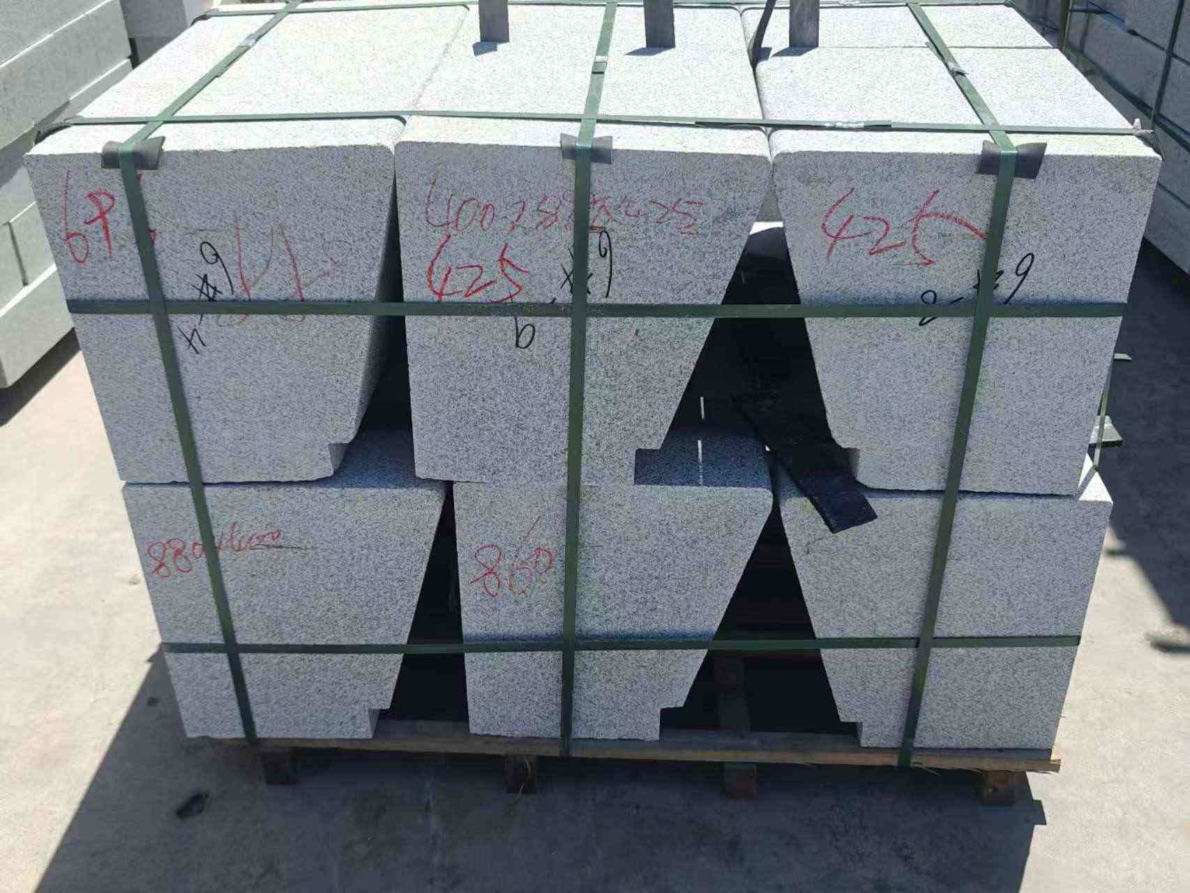 娄底 芝麻白异形坐凳，石凳