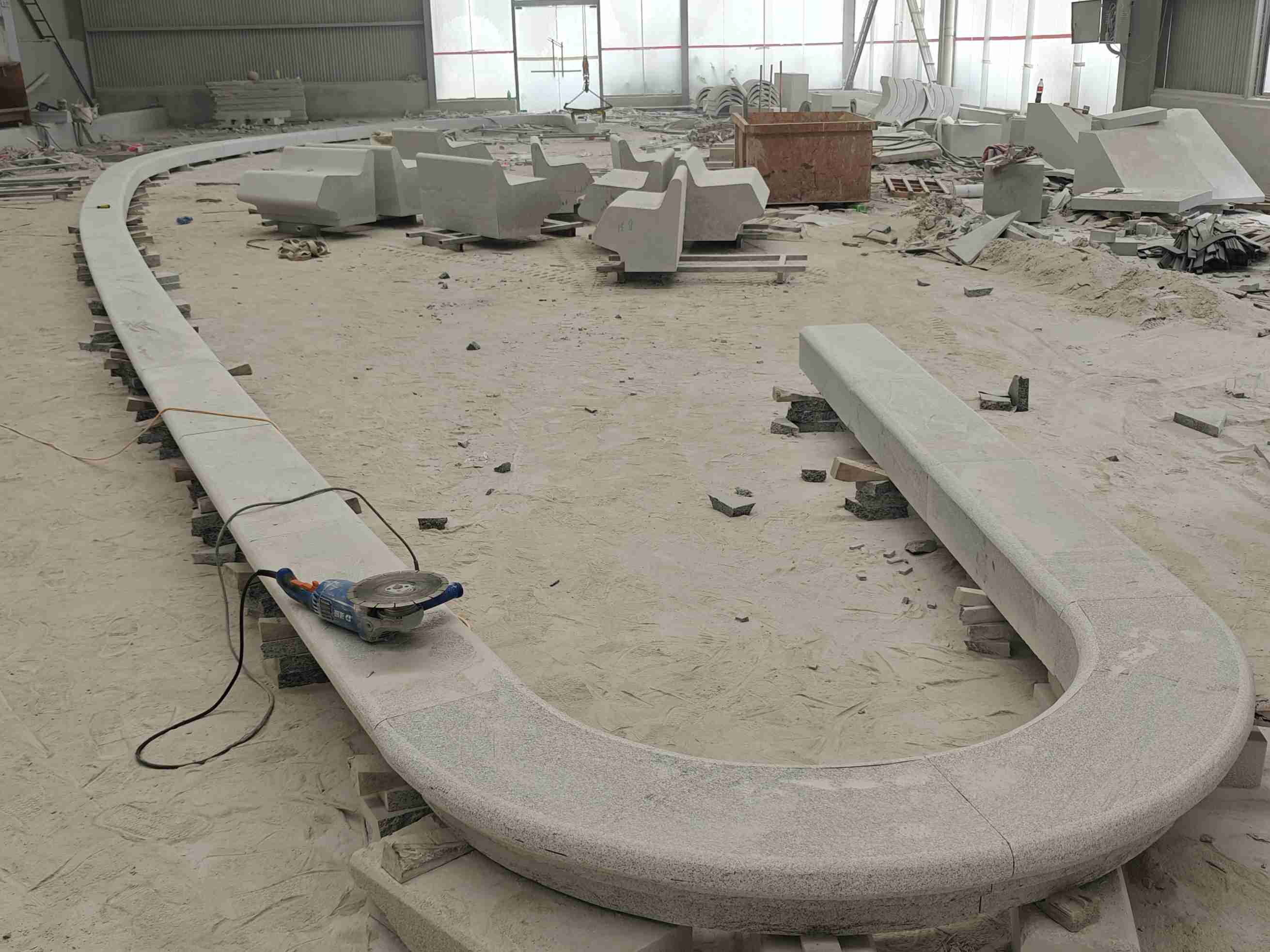 娄底 芝麻白花岗岩弧形花坛石，坐凳石