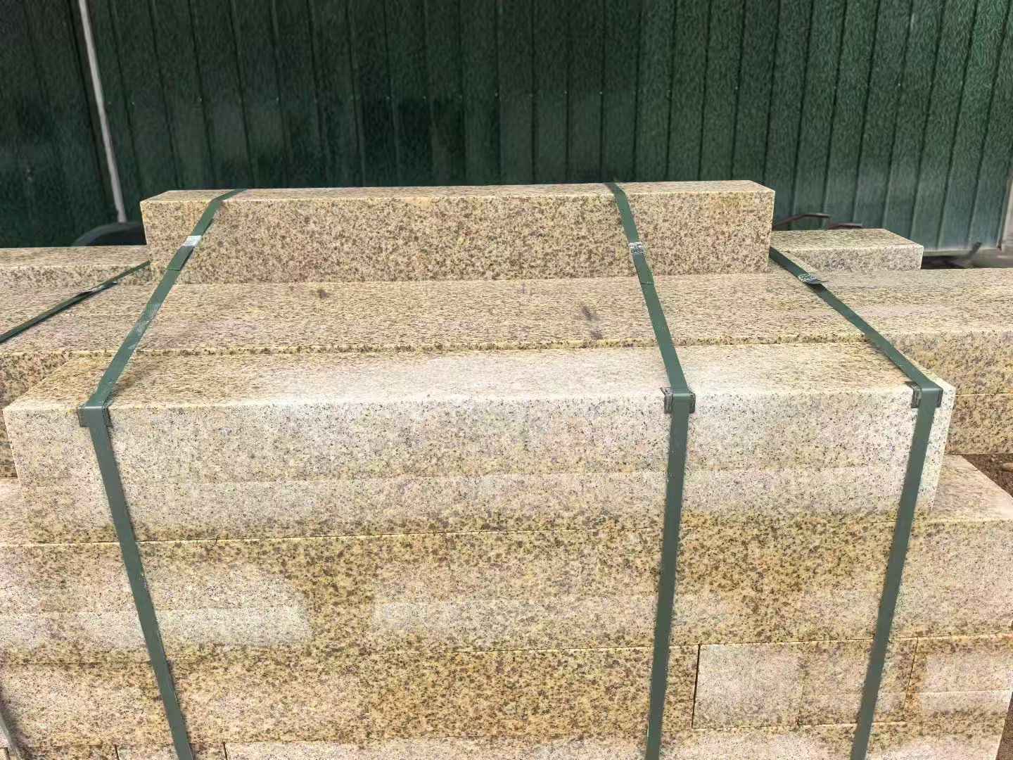 娄底 黄金麻花岗岩石材机切面栏杆料半成品