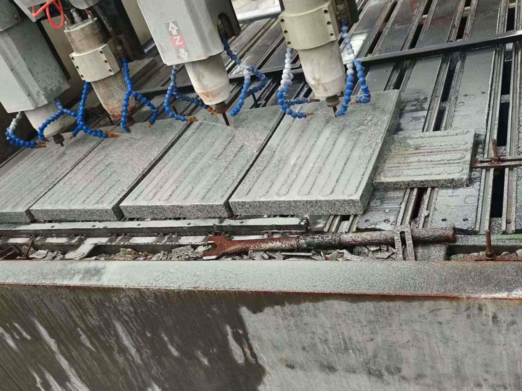 娄底 芝麻白花岗岩荔枝面盲道雕刻