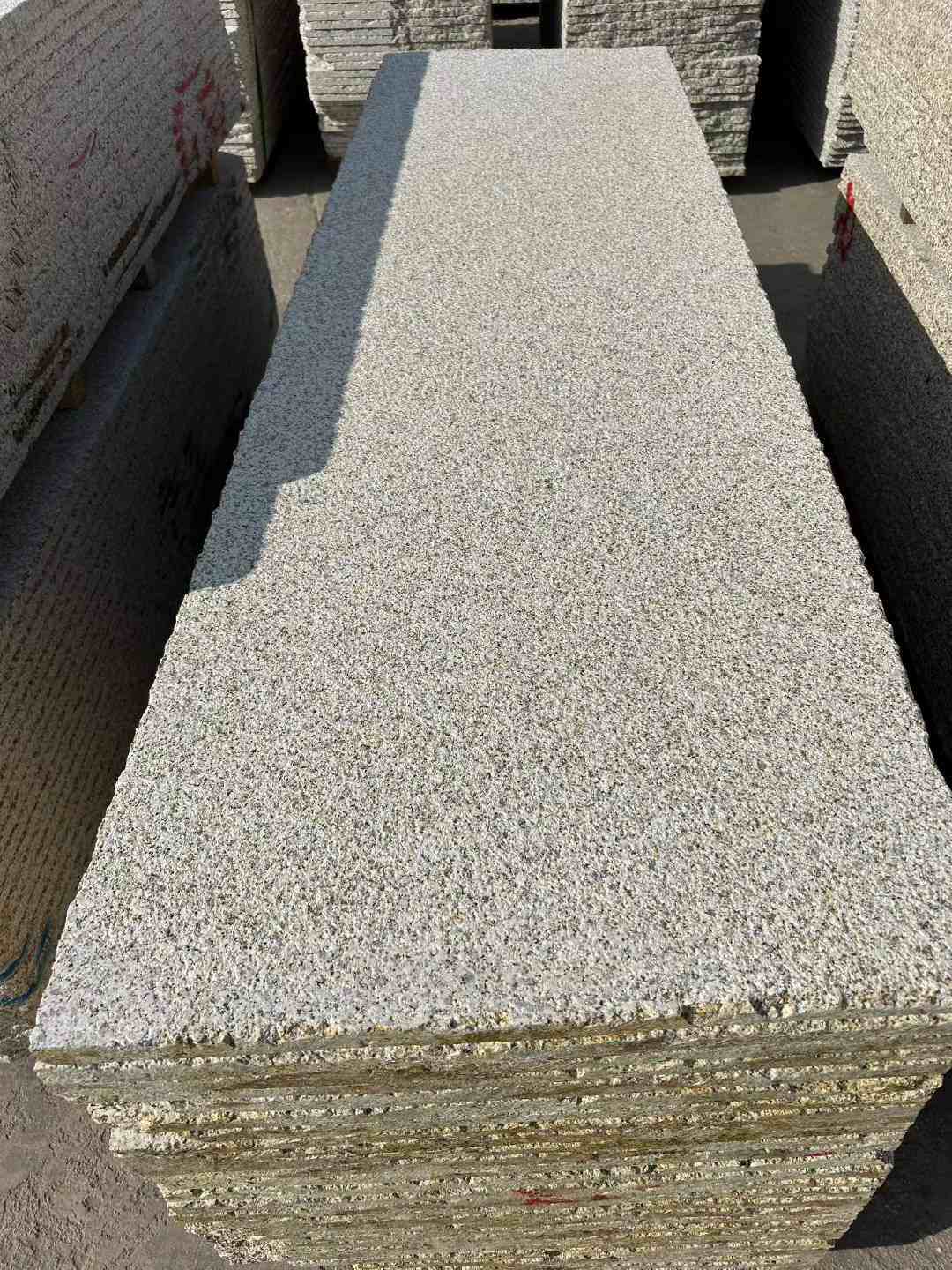 娄底 黄金麻花岗岩荔枝面毛板，半成品