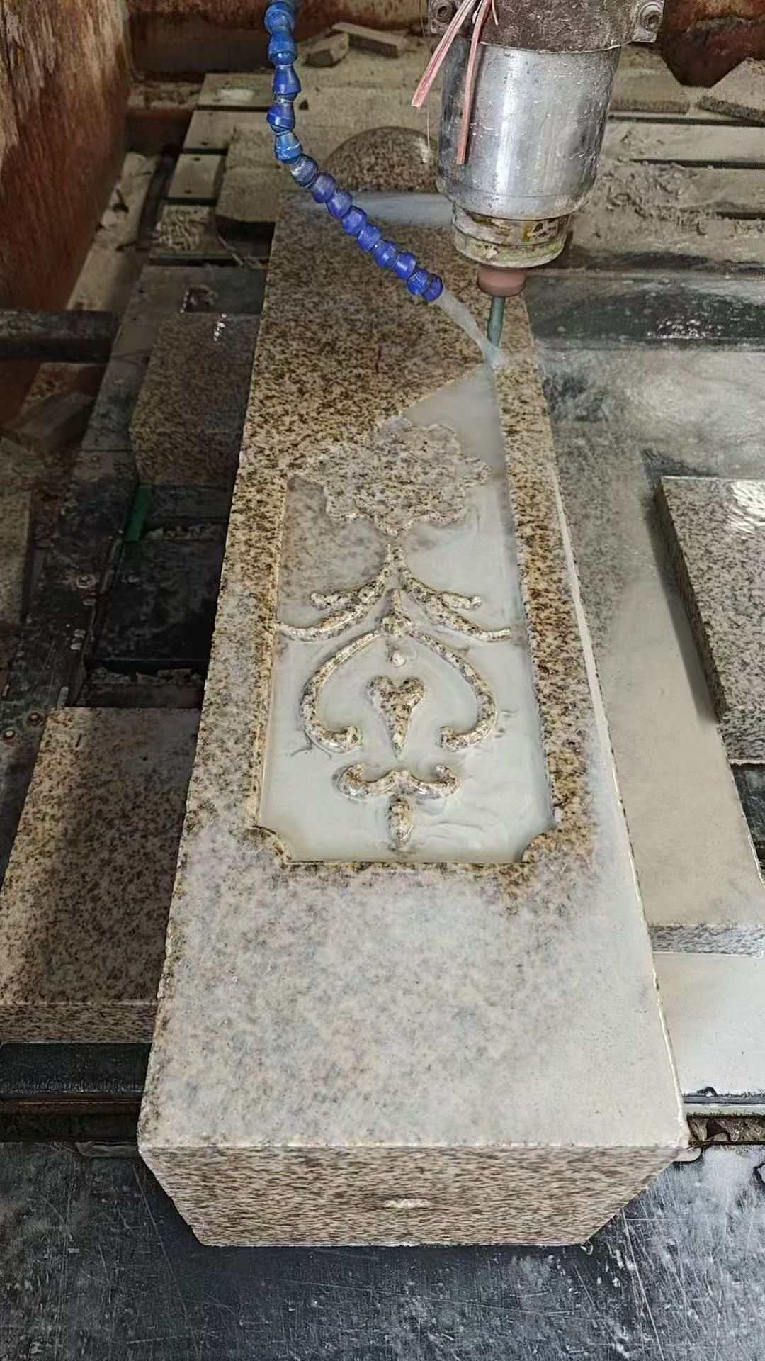 娄底 黄金麻花岗岩异形加工雕刻栏杆大柱