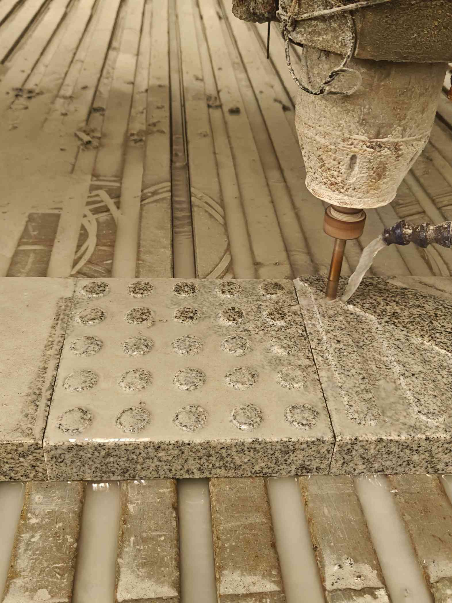 娄底 芝麻白花岗岩石材盲人石、盲道石、盲点石