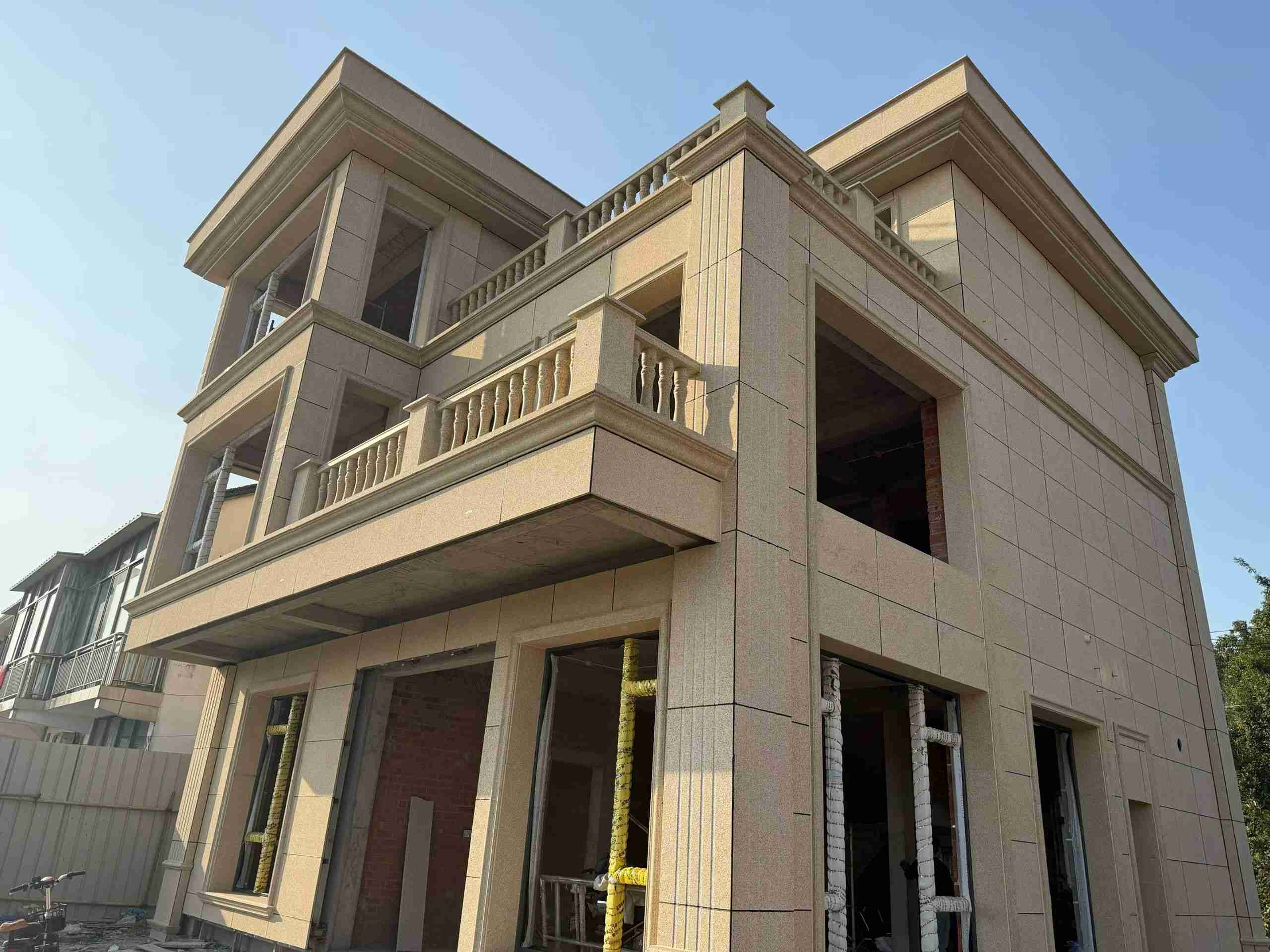 娄底 黄金麻花岗岩石材荔枝面外墙干挂效果展示