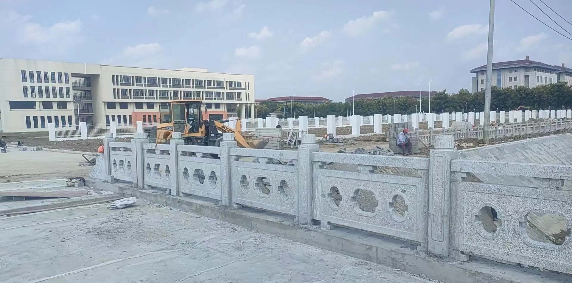 娄底 白麻花岗岩荔枝面河道栏杆