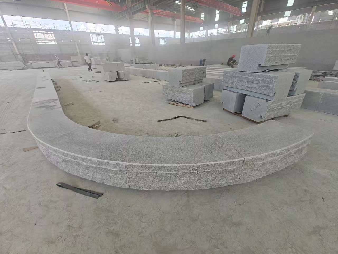 娄底 芝麻白异形坐凳，自然面光面弧形加工