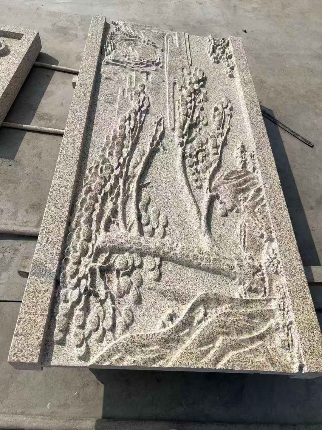 娄底 黄金麻雕刻板浮雕迎客松