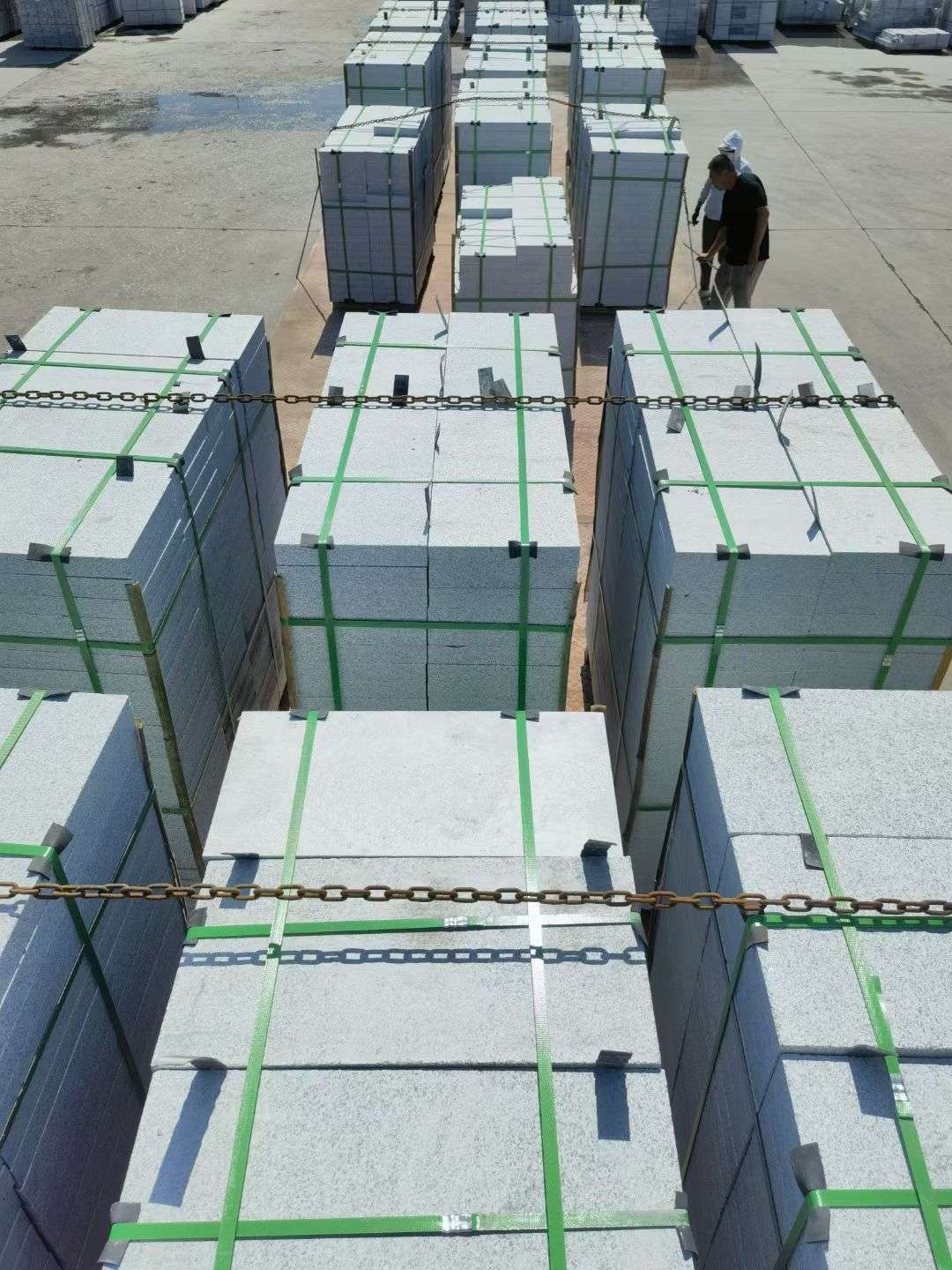 娄底 芝麻白花岗岩5公分地铺石 花岗岩厂家工厂装车日常