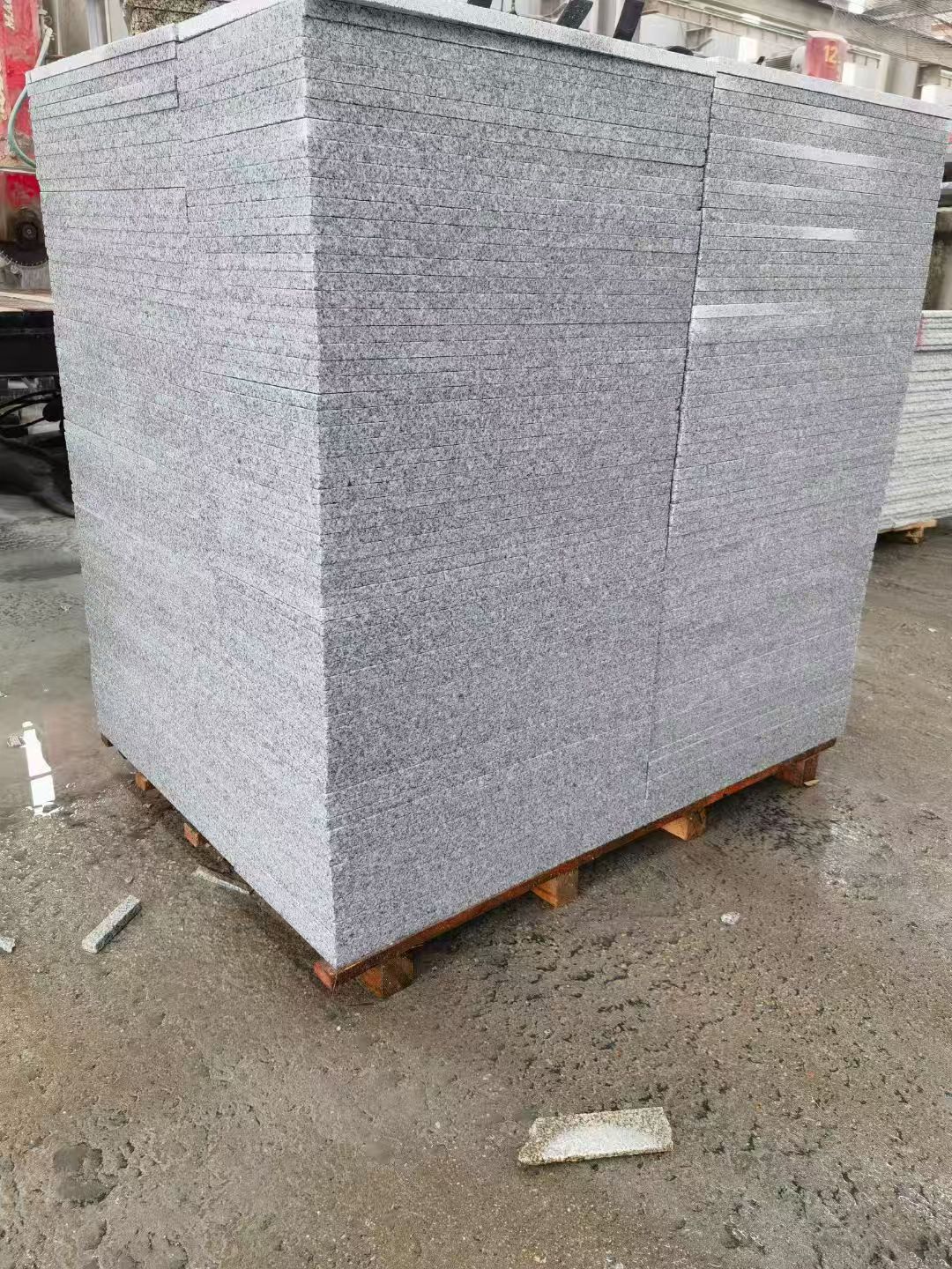 娄底 芝麻白火烧面1.8厚300*600地铺石，尺寸标准，厚薄均匀