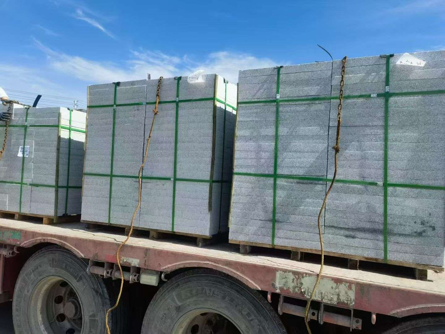 娄底 芝麻白花岗岩地铺石装车日常