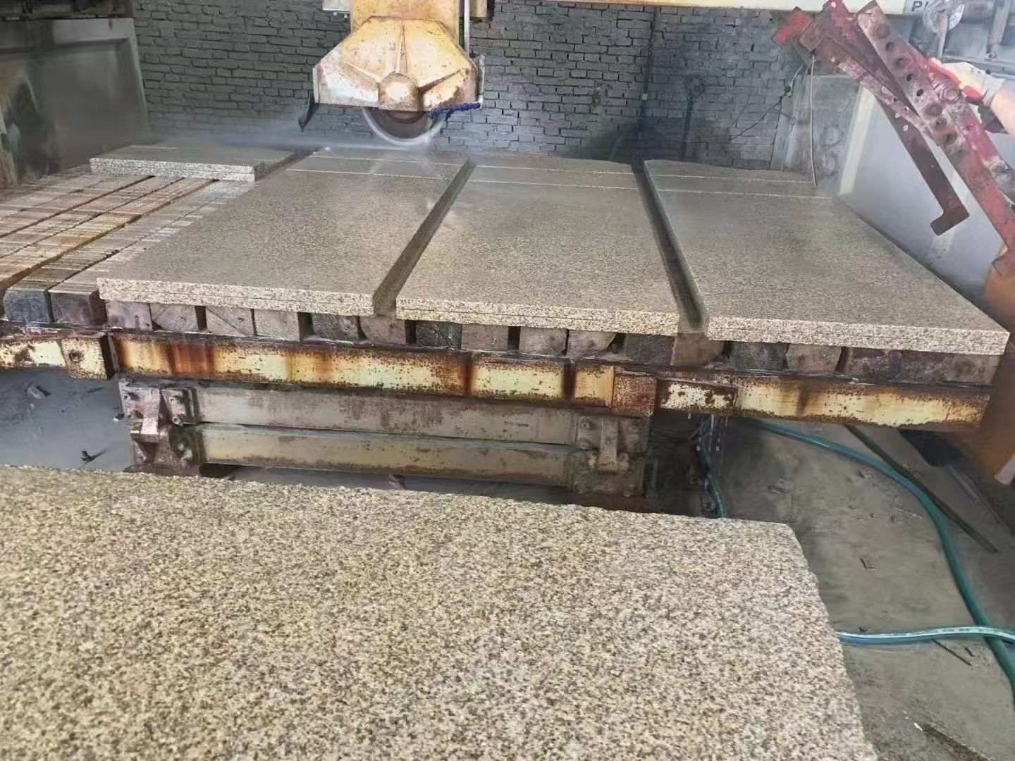 娄底 黄金麻荔枝面成品板加工