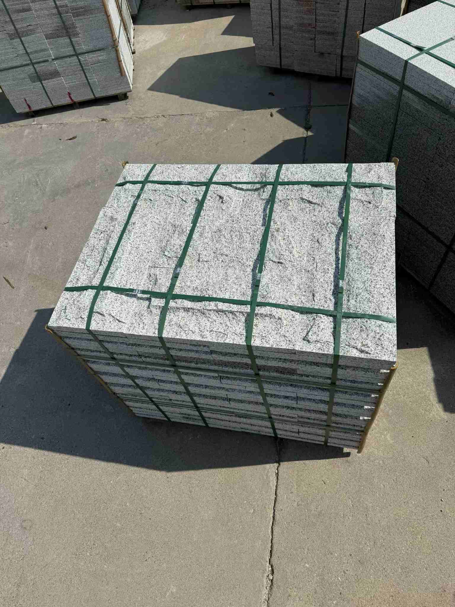 娄底 白麻花岗岩石材自然面蘑菇石成品