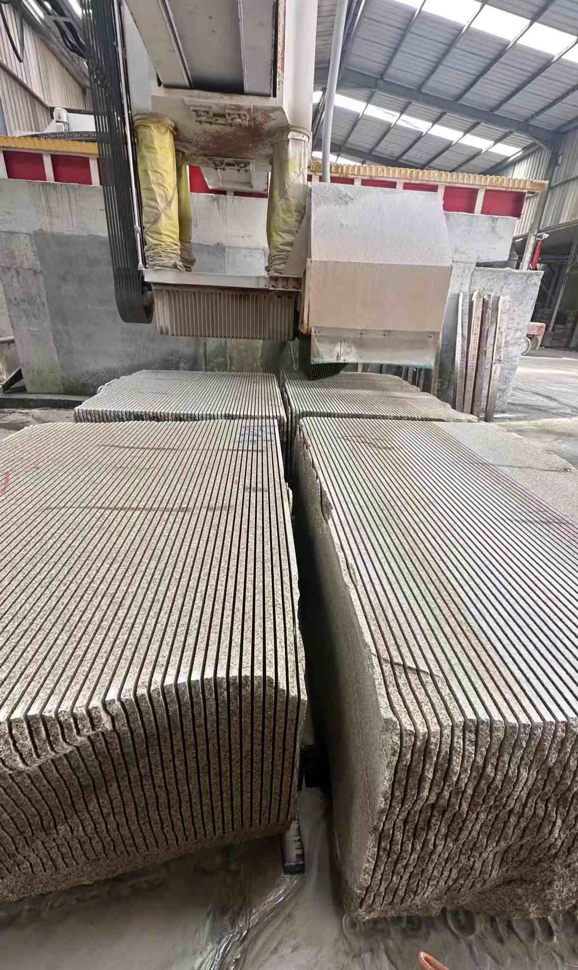 娄底 车间生产日常，黄金麻白麻花岗岩