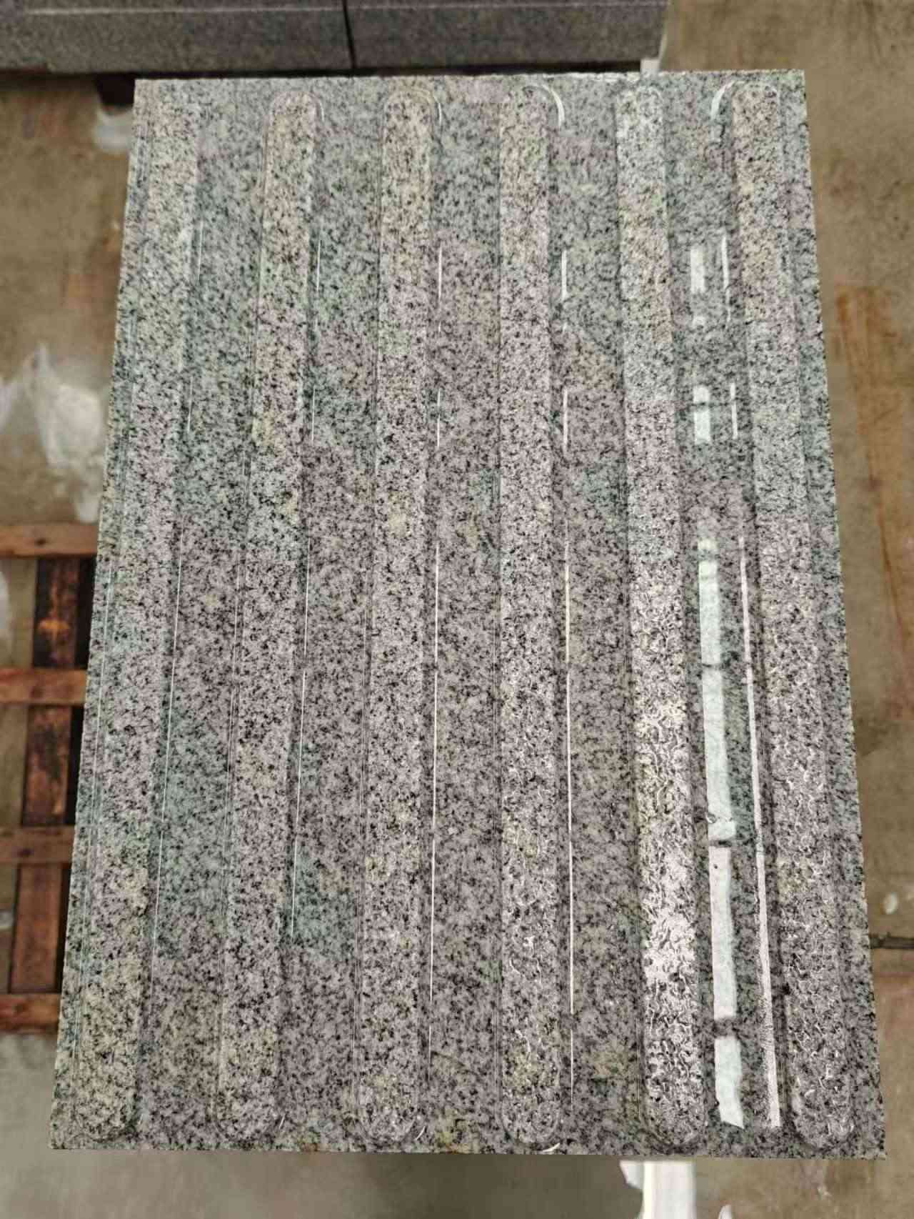 娄底 芝麻白花岗岩荔枝面雕刻盲道，盲条