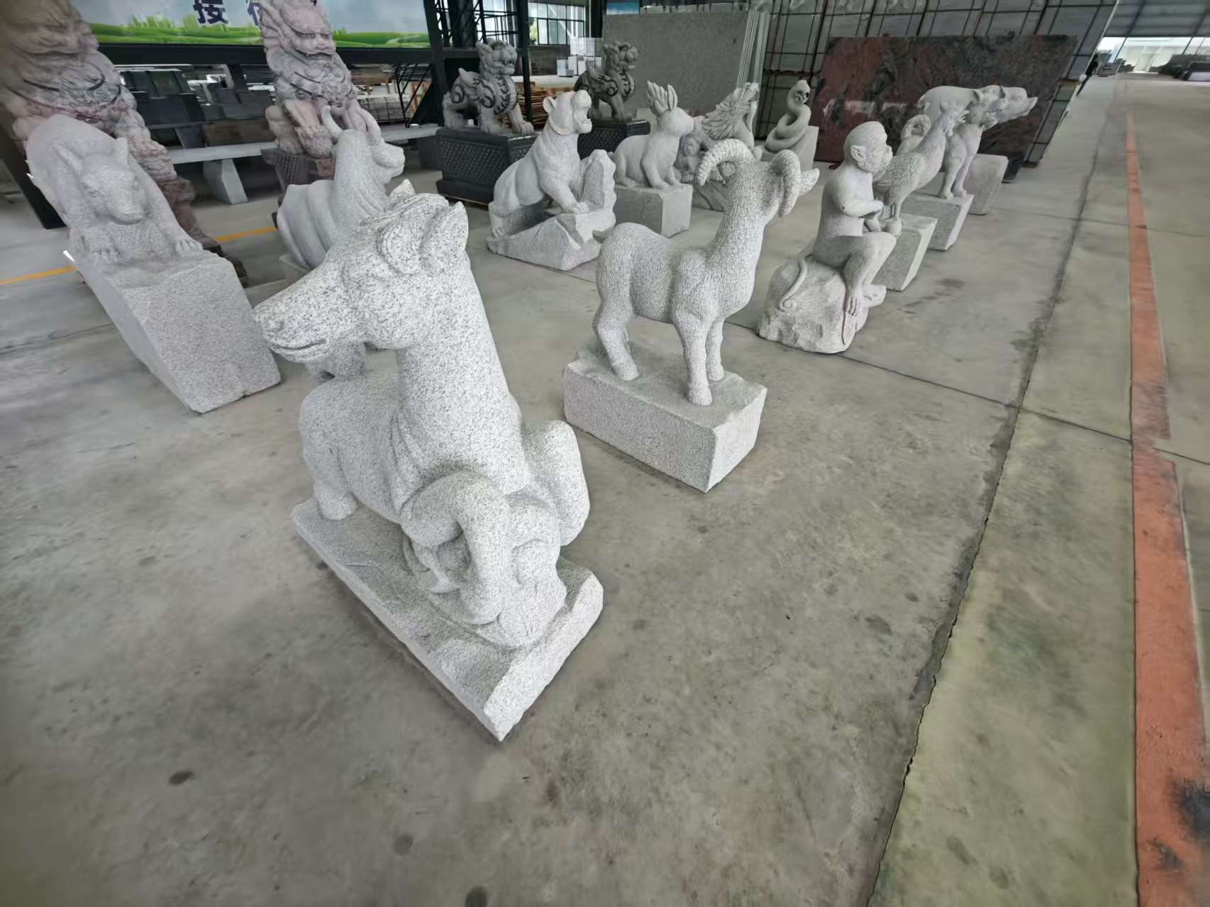 娄底 芝麻白花岗岩造型立体雕刻——十二生肖